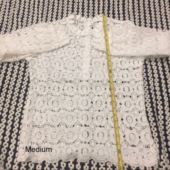 White Flower Lace Crochet Blouse XS-M - Picture 9 of 9